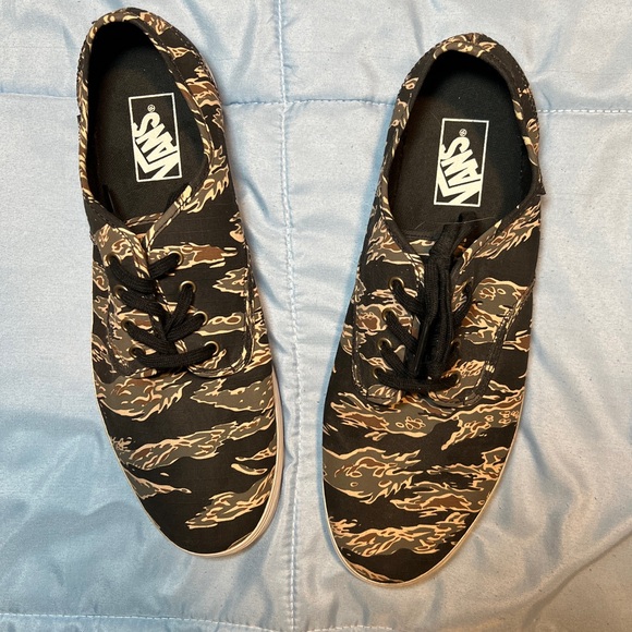 Vans : Men’s 11 - Picture 2 of 6